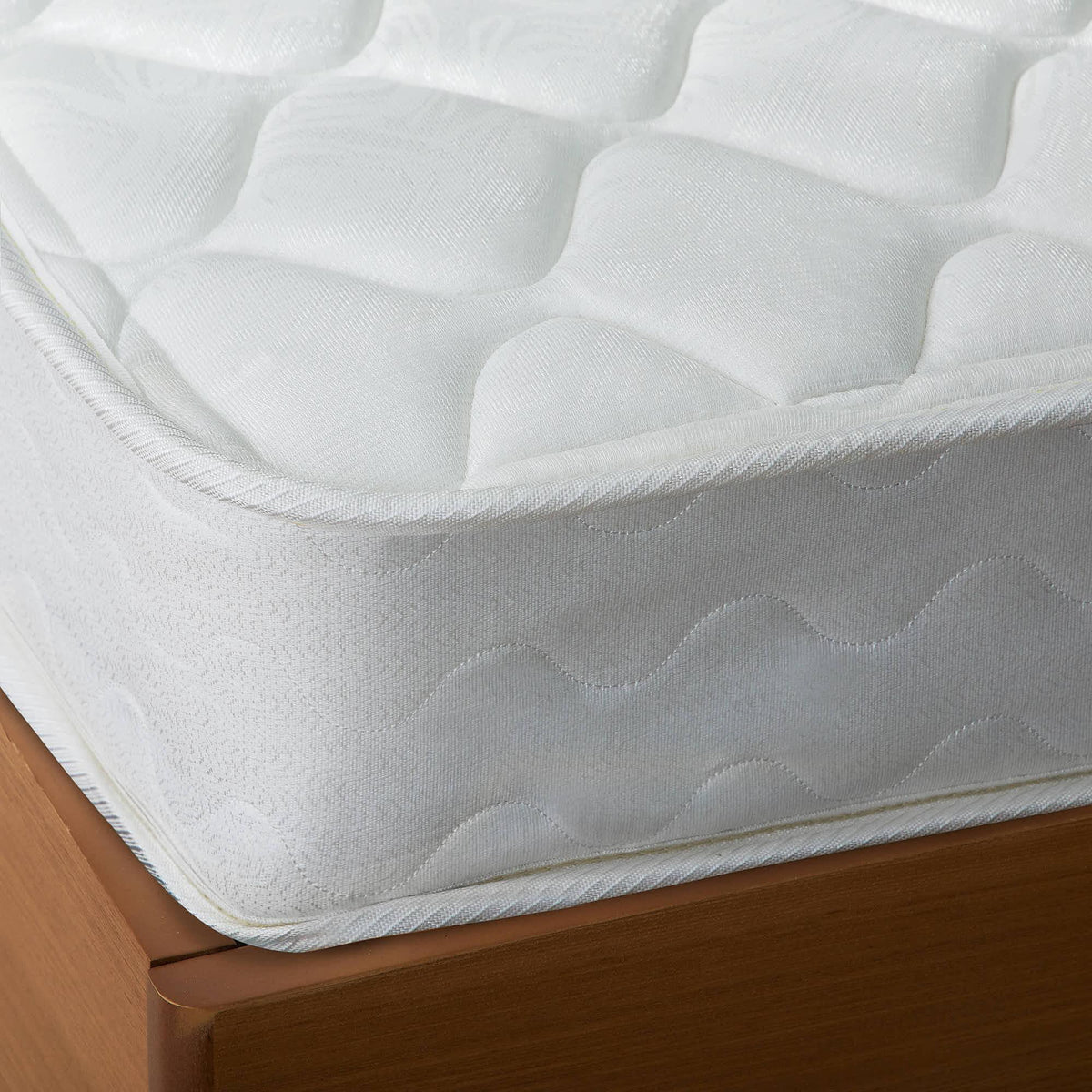 6 Innerspring Mattress, Twin O8565